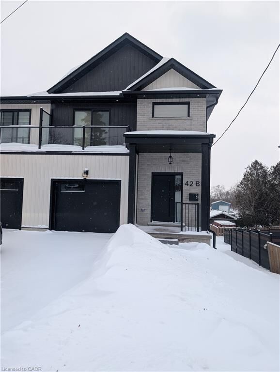 Property Photo:  42 Wellington Street B  ON N3L 1T3 