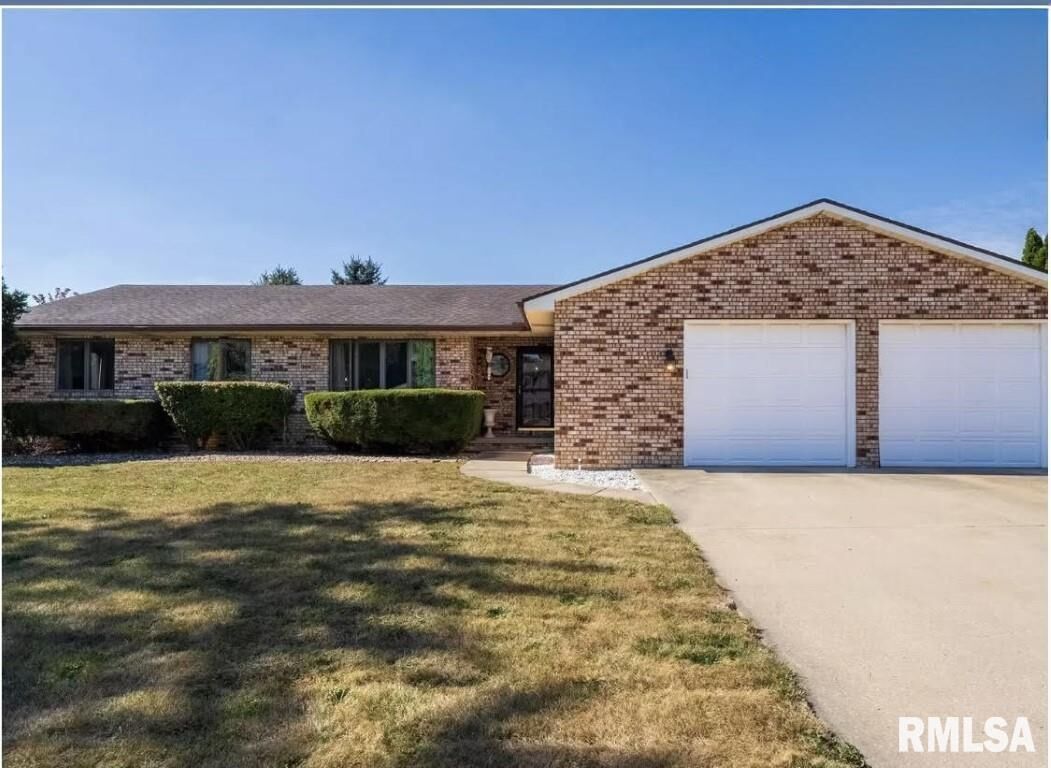 Property Photo: 315 Garden Road IL 61761