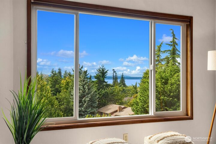 Property Photo:  1071  4th Avenue S 302  WA 98020 