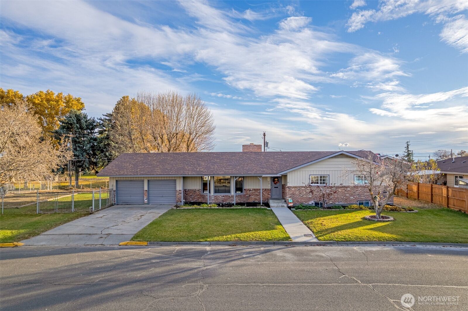 Property Photo:  608  H Street SE  WA 98848 