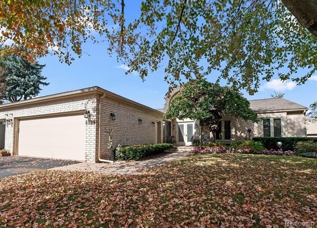 Property Photo:  5129 Woodlands Lane  MI 48302 