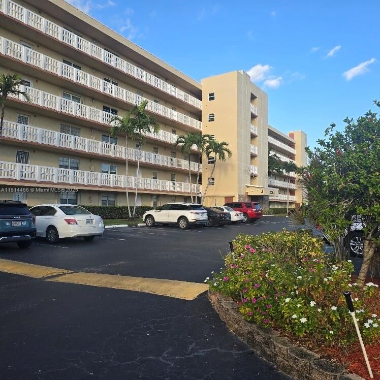 Property Photo:  200 SE 5th Ave 307  FL 33004 