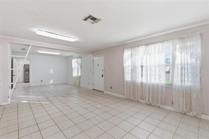 Property Photo: 637 10th Street LA 70601