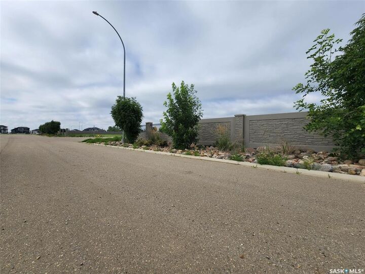 Property Photo:  162 Delaet Drive  SK S4H 3C1 
