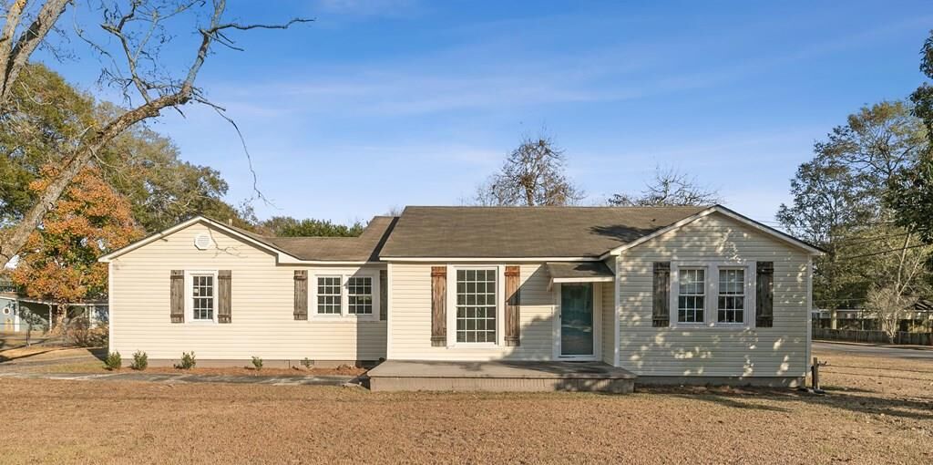 Property Photo:  513 Cleveland  AL 36345 