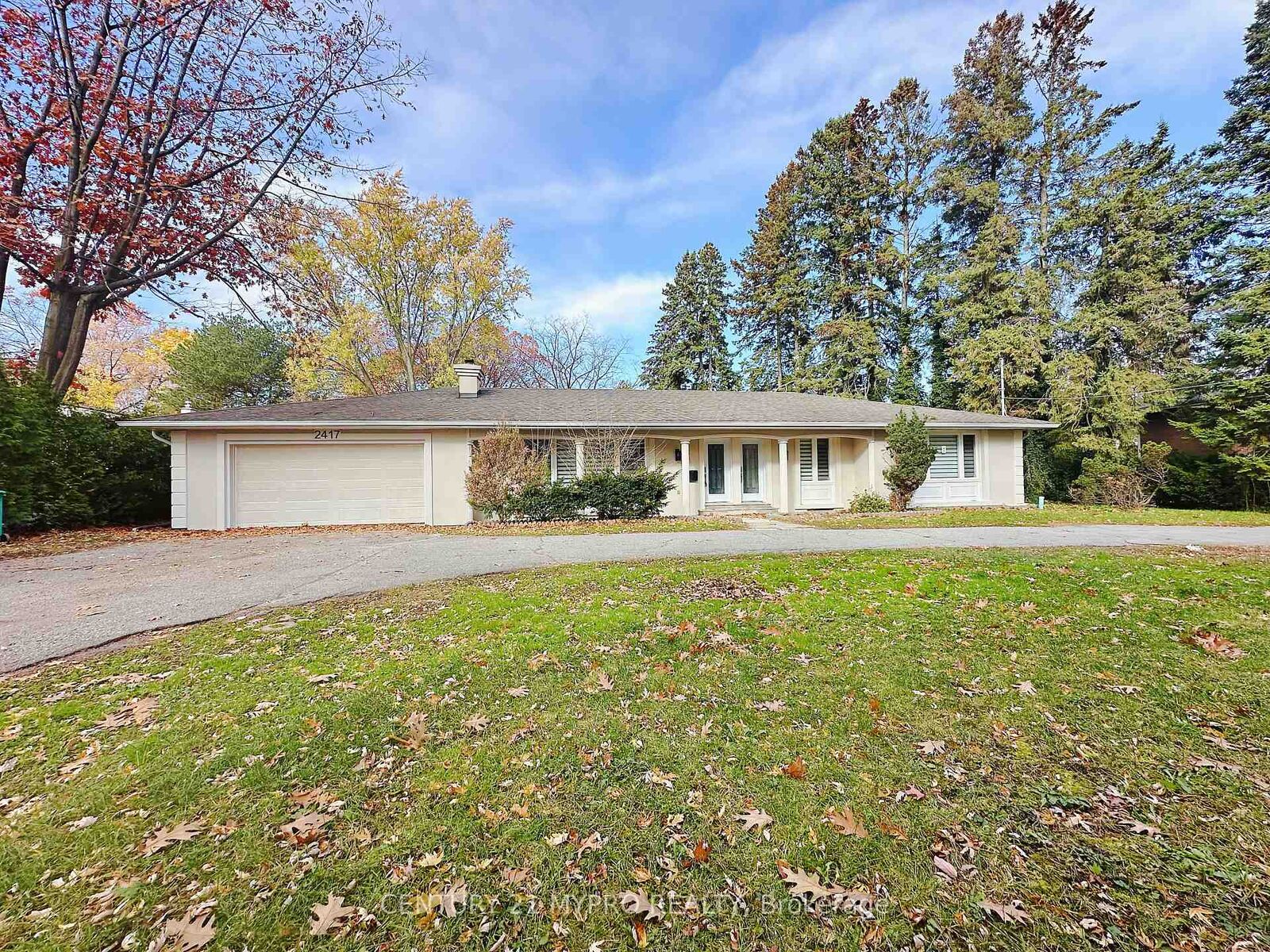 Property Photo:  2417 Mississauga Road Main  ON L5H 2L4 