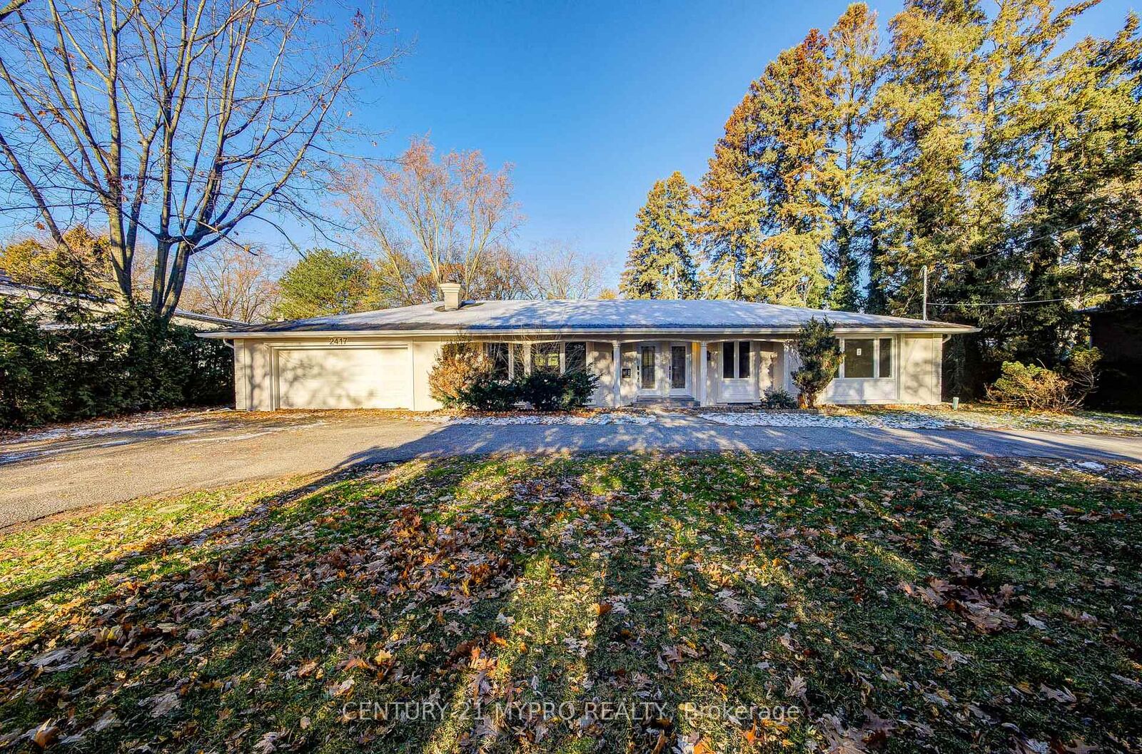 Property Photo: 2417 Mississauga Road Main ON L5H 2L4
