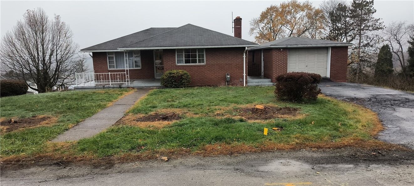 Property Photo:  909 Roy St  PA 15425 