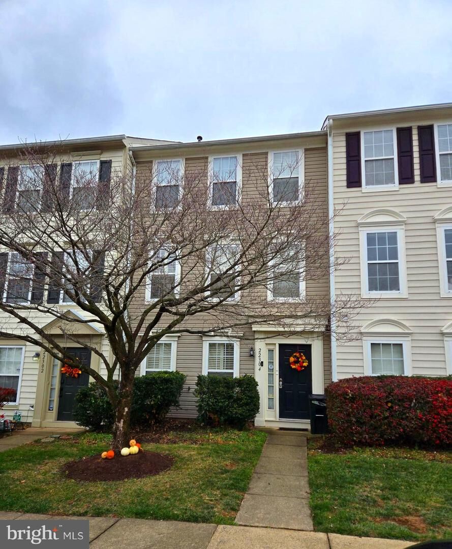Property Photo:  22304 Great Trail Terrace  VA 20164 