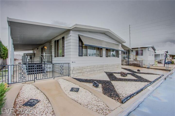 Property Photo: 4557 Royal Ridge Way 193 NV 89103