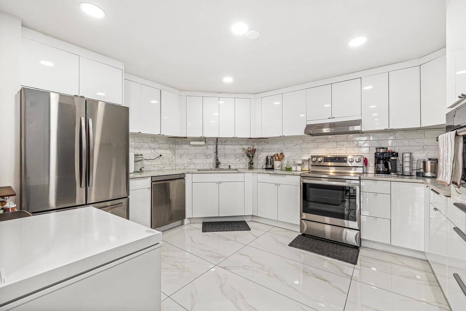 Property Photo:  427 Harmon Cove Tower 427  NJ 07094 