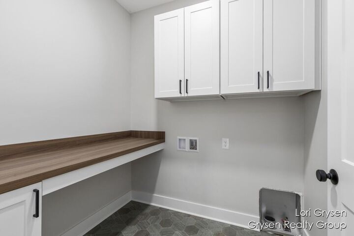 Property Photo: 6704 Sheldon Crossing Drive MI 49426