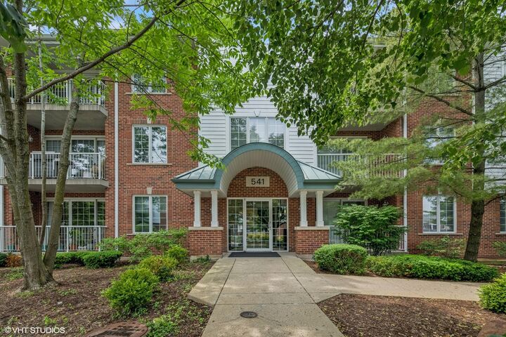 541 N Hough Street 205  Barrington IL 60010 photo