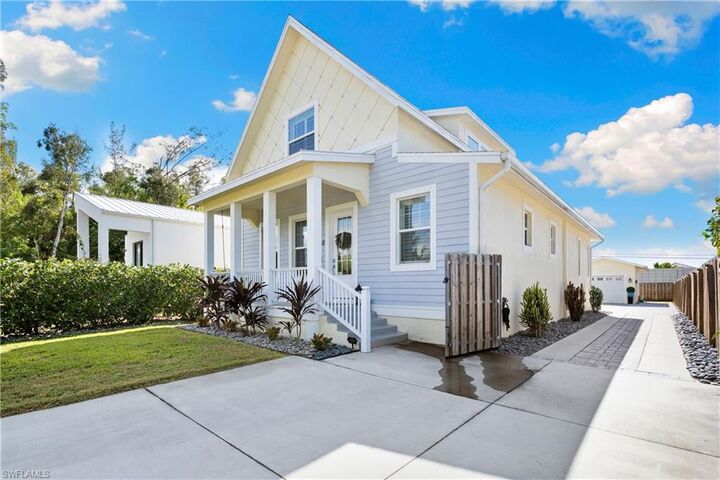 Property Photo: 3060 Woodside Ave FL 34112