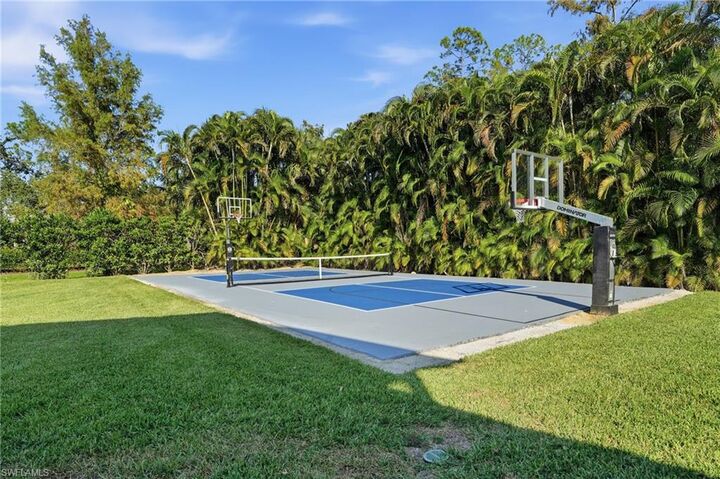 Property Photo:  6260 Waxmyrtle Way  FL 34109 