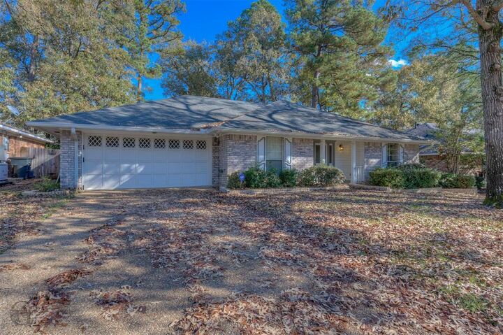 Property Photo: 8821 Cromwell Drive LA 71129