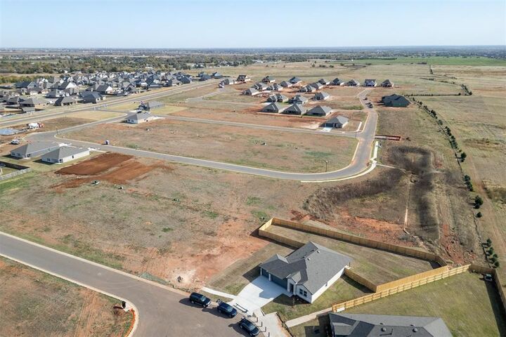 Property Photo: 1117 Mahogany Lane OK 73078