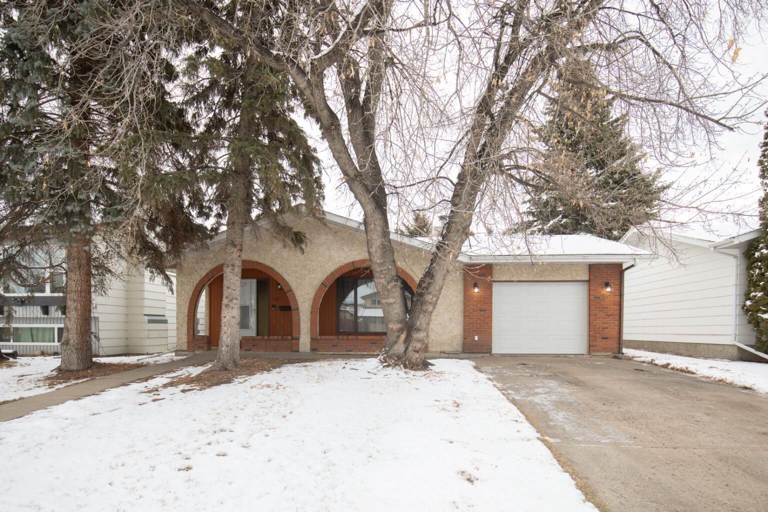 Property Photo:  55 Norton Avenue  AB T4P 2H1 