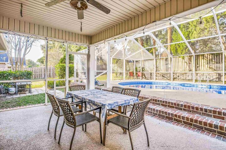 Property Photo: 946 Bucyrus Ln FL 32533