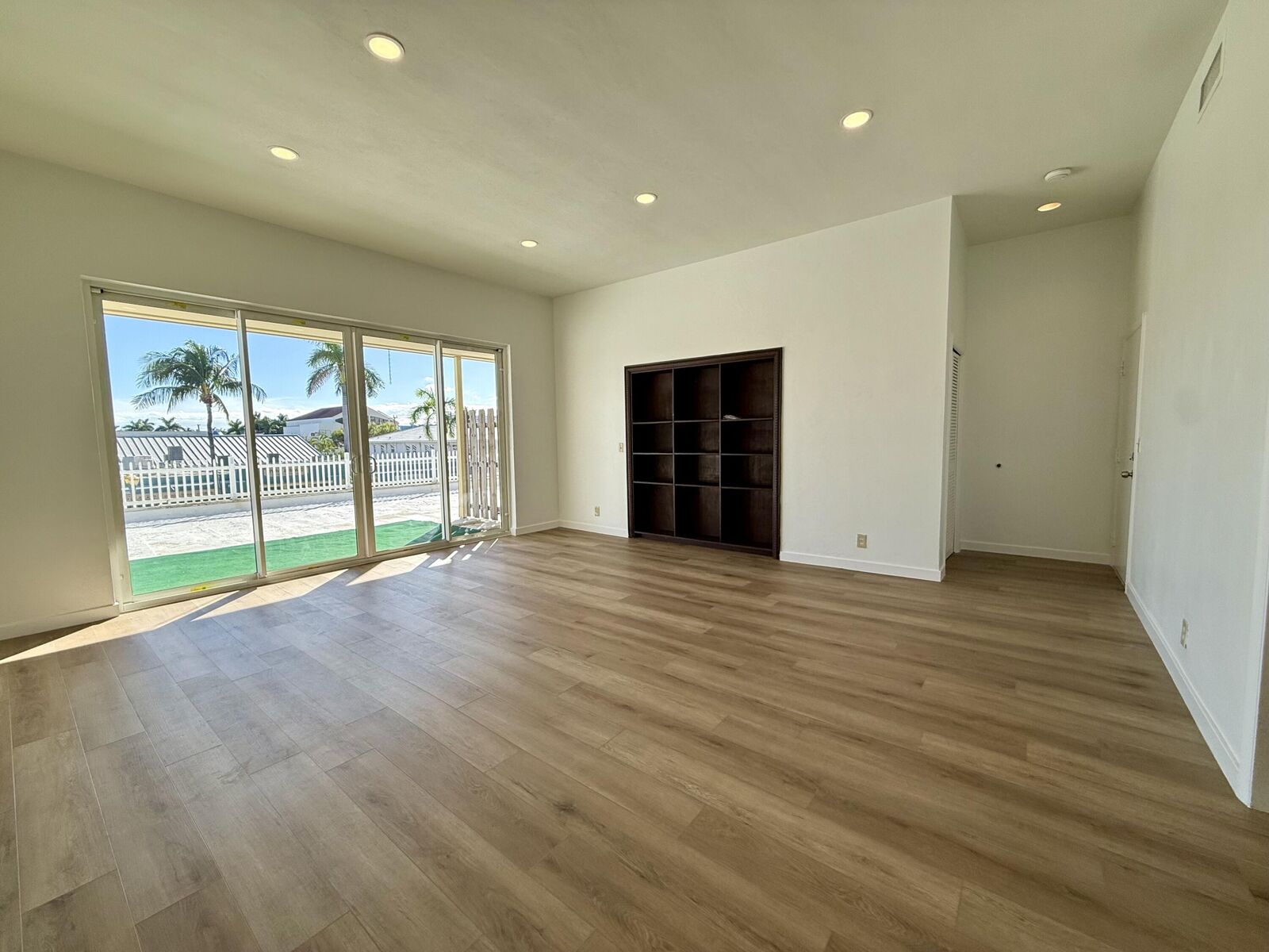 Property Photo: 1165 E Atlantic Avenue A FL 33483