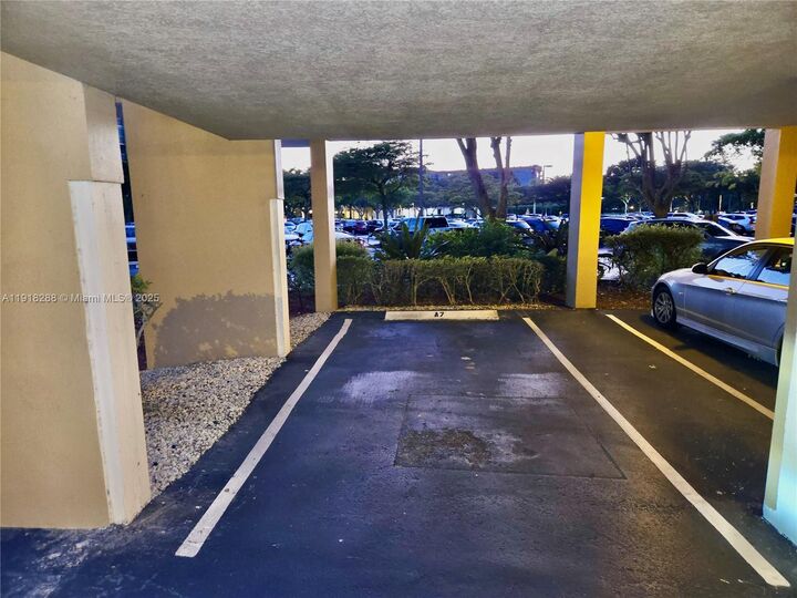 Property Photo: 1400 Saint Charles Pl 612 FL 33026