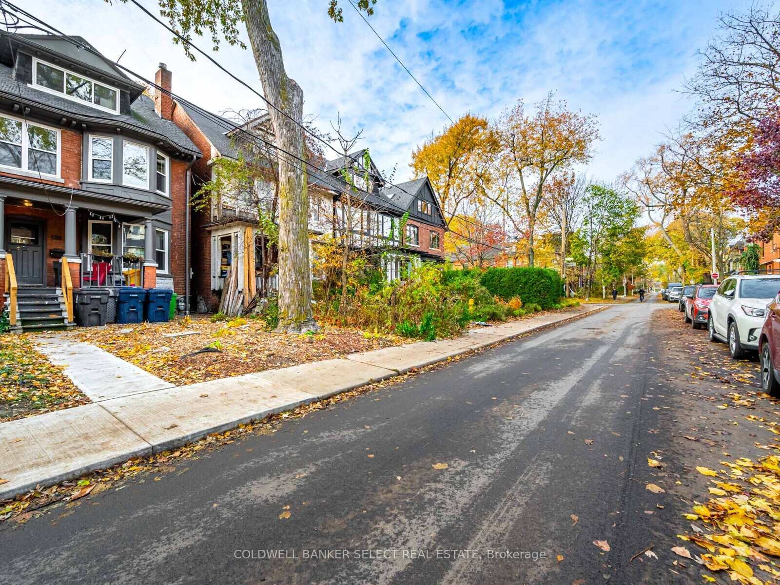 Photo de la propriété: 146 Howland Avenue ON M5R 3B5