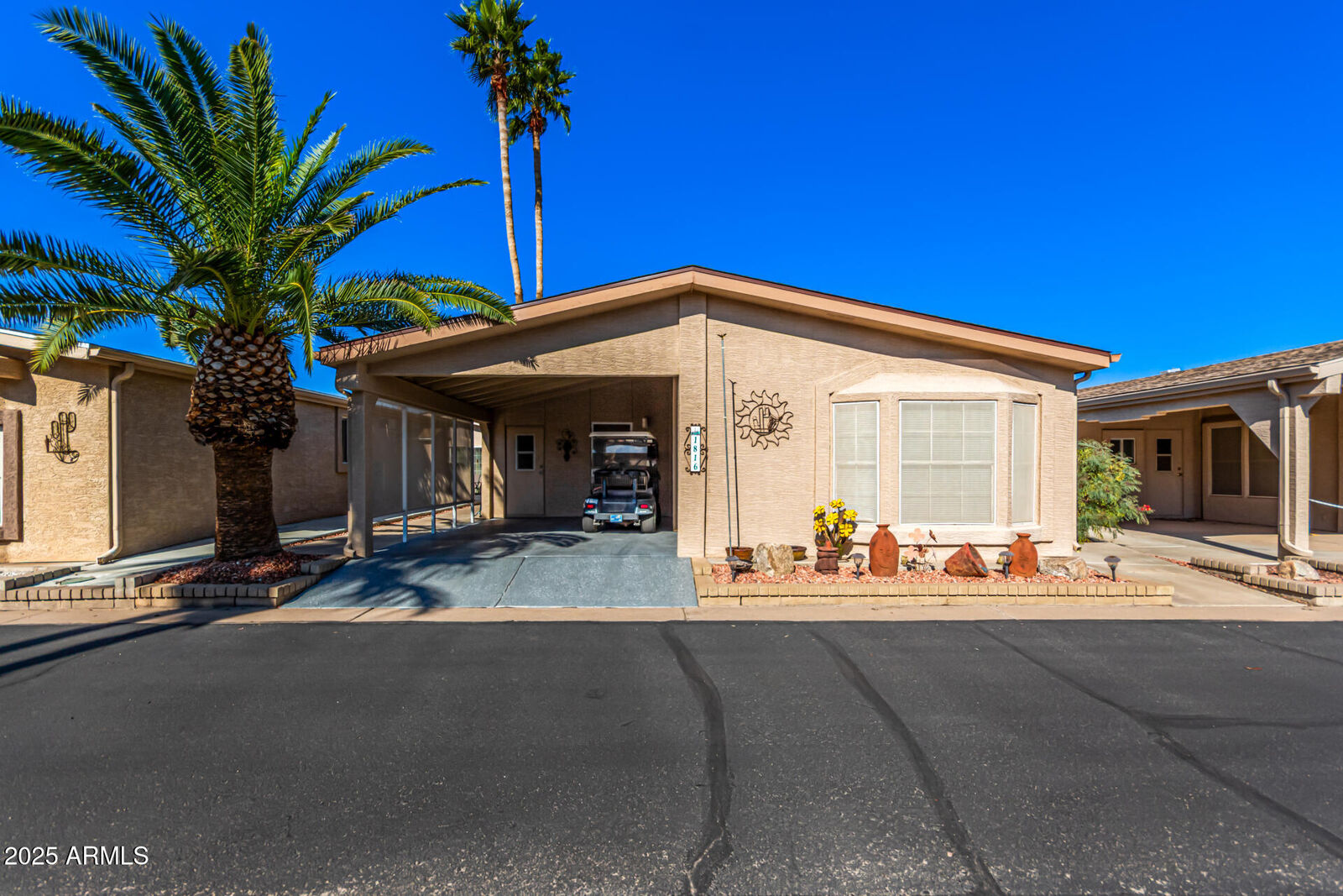 Property Photo: 1816 E Torrey Pines Lane AZ 85249