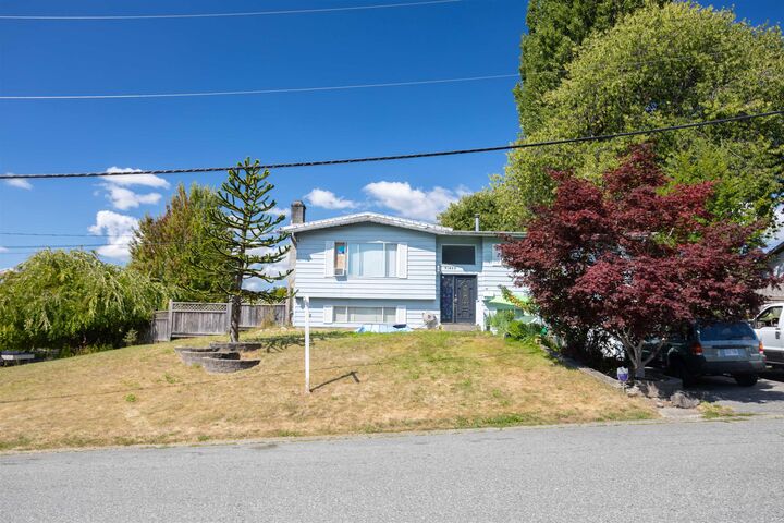 Property Photo:  31465 Aerolane Avenue  BC V2T 4B5 