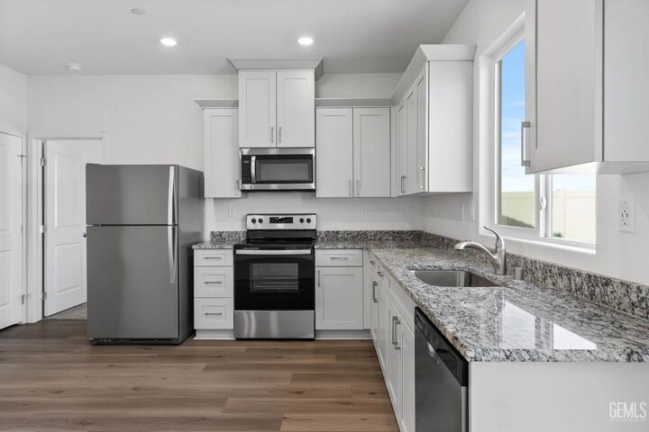 Property Photo: 8001 Ita Palm Way CA 93313