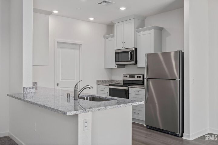 Property Photo: 7900 Blueberry Avenue CA 93313