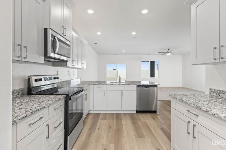 Property Photo: 7919 Blueberry Avenue CA 93313