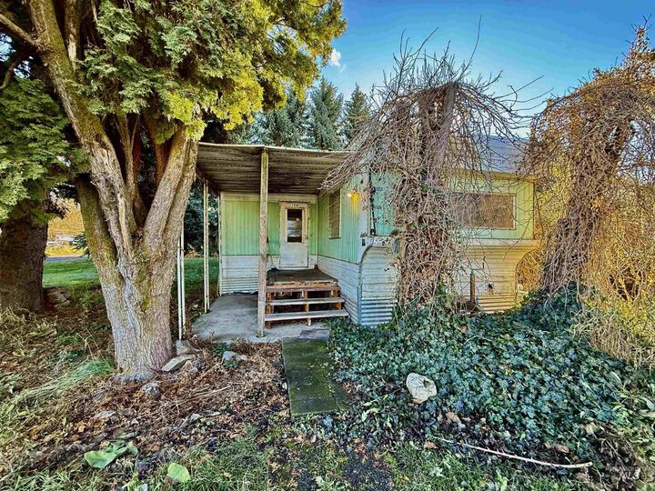 Property Photo: 102 Woodworth Street WA 99179