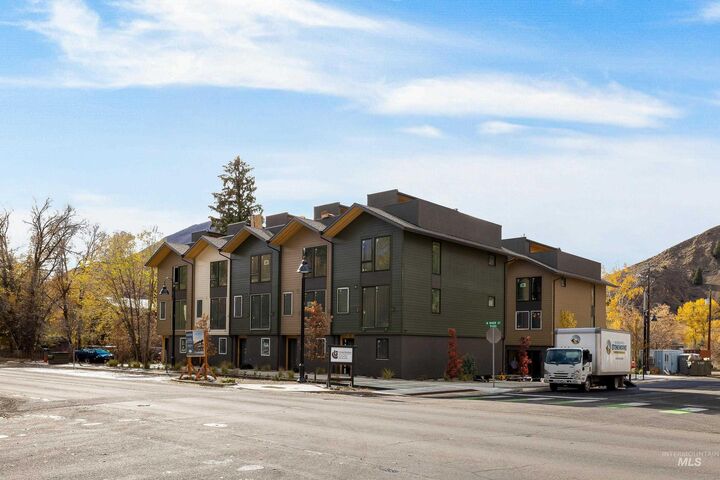 Property Photo: 317 N River Street Unit 2 ID 83333