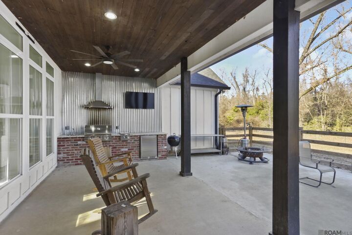 Property Photo: 23220 Zeb Chaney Rd LA 70791