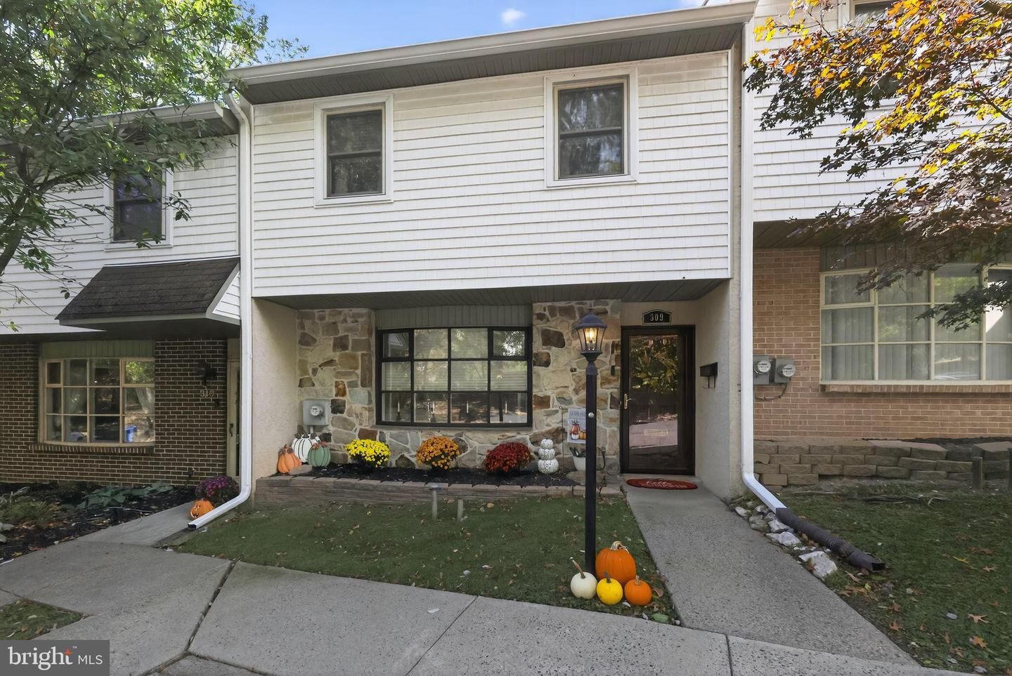 Property Photo:  309 Woodside Circle  PA 19025 
