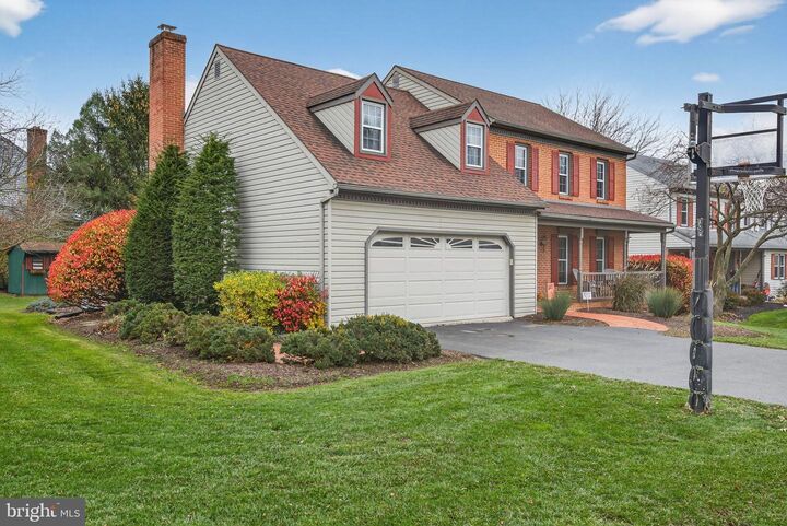 Property Photo: 3604 Peregrine Circle PA 17554