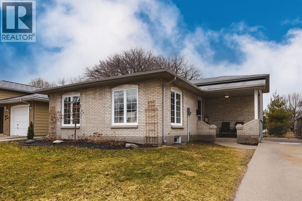 Photo de la propriété:  1272 Willa Drive  ON N7S 1T7 