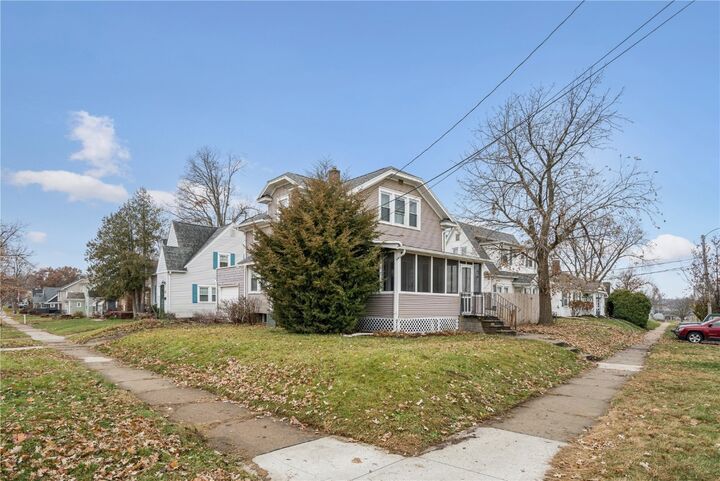 Property Photo: 203 NE 27th Street IA 52402