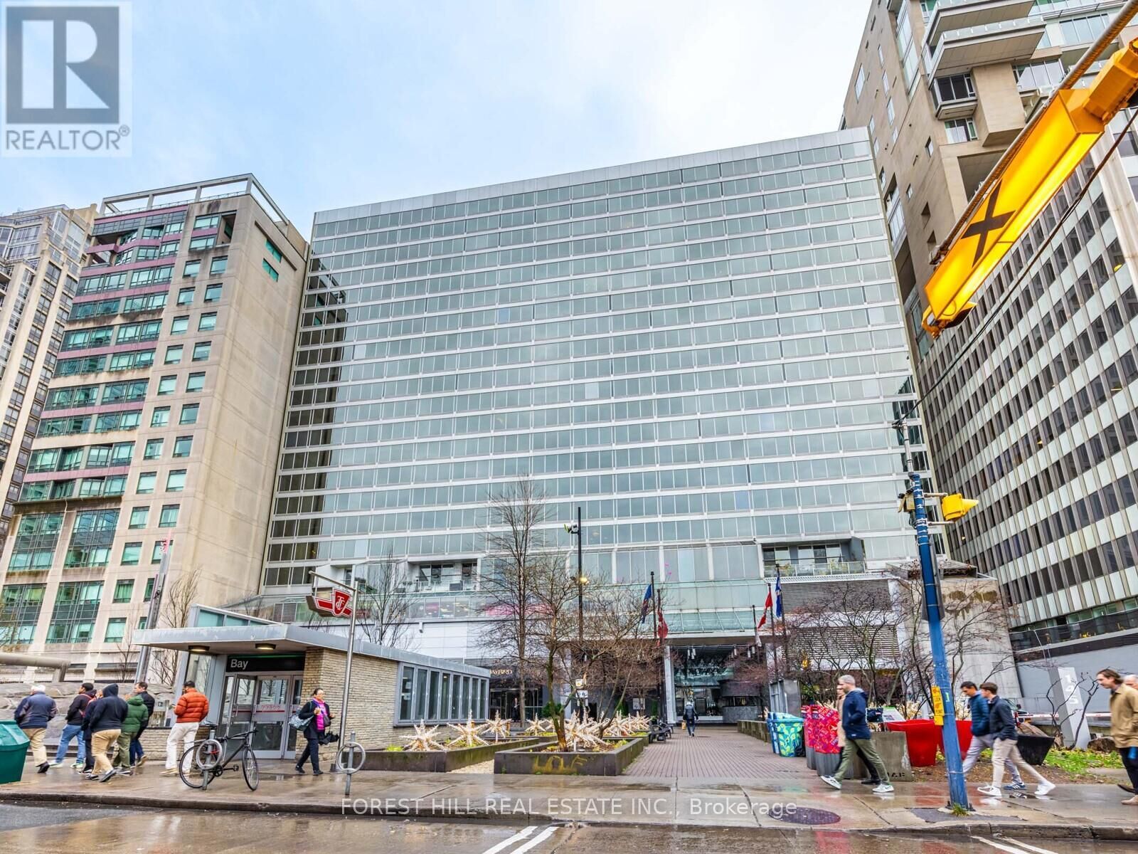 Property Photo:  110 Bloor Street West 1306  ON M5S 2W7 