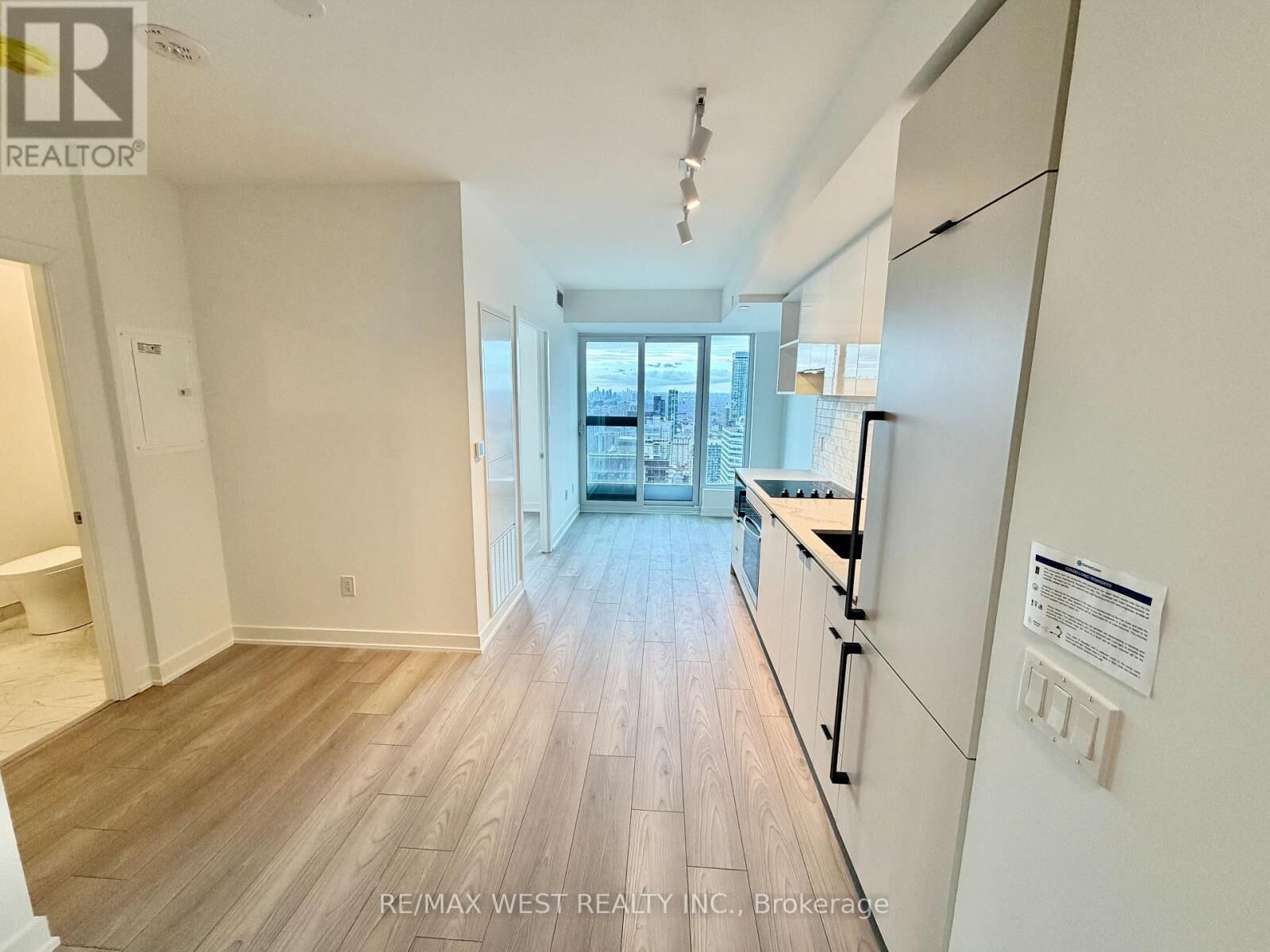 Property Photo:  252 Church Street 5301  ON M5B 0E6 