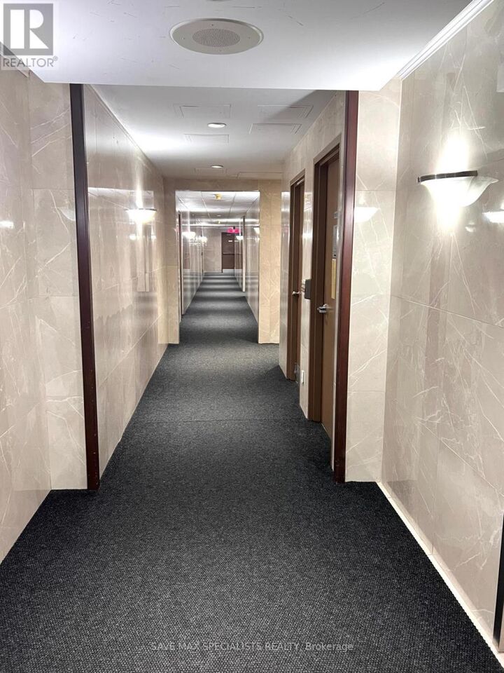 Property Photo: 135 Hillcrest Avenue 1214 ON L5B 4B1