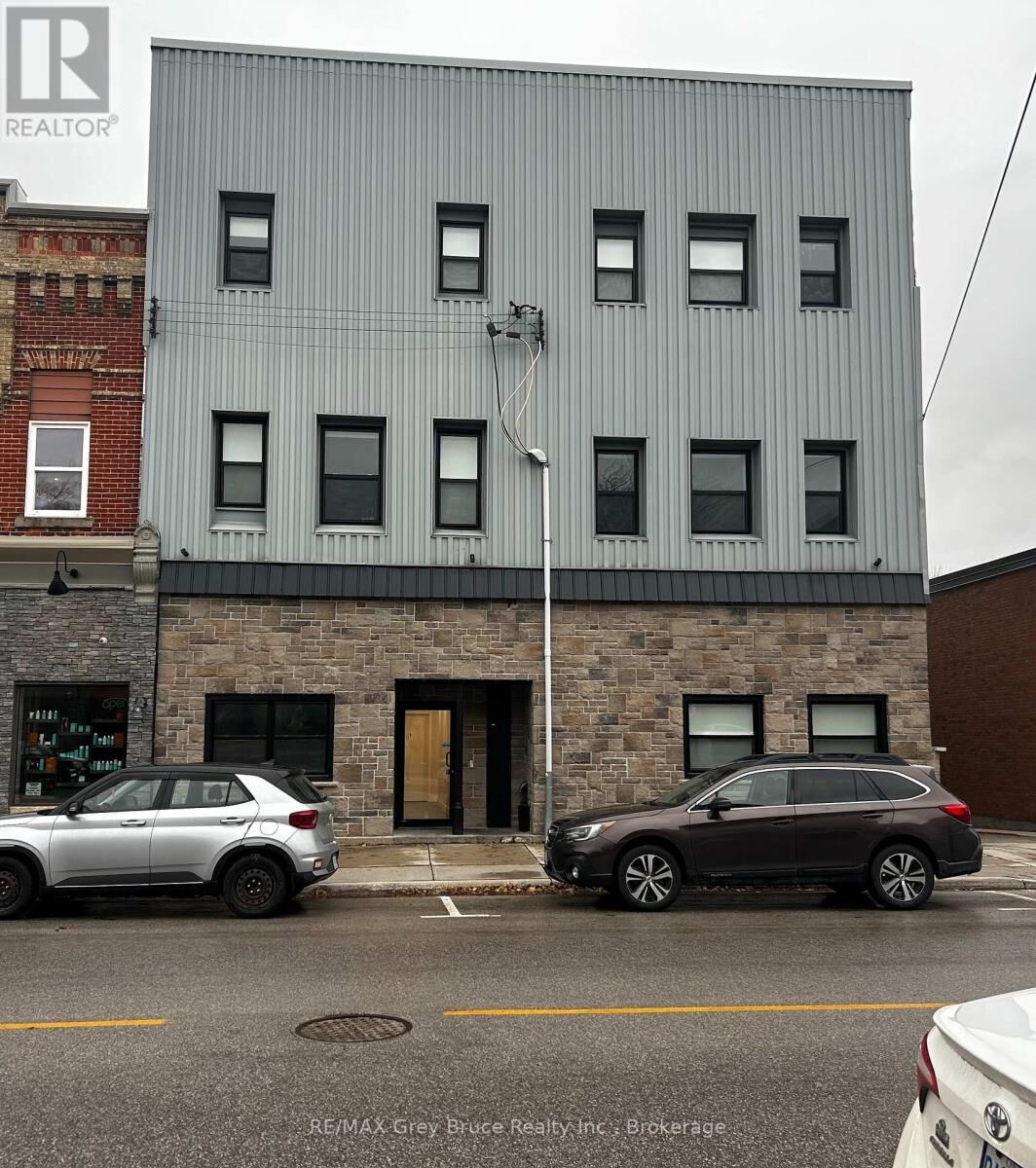 Property Photo:  39 1st Avenue South Unit 2  ON N0G 1L0 