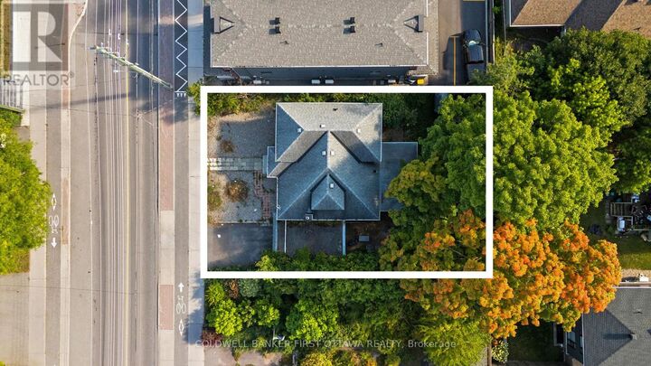 Photo de la propriété:  582 Churchill Avenue North  ON K1Z 5E5 