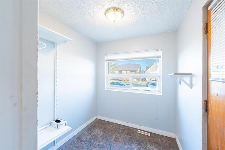 Property Photo:  930 Minto Street  MB R3G 2R8 