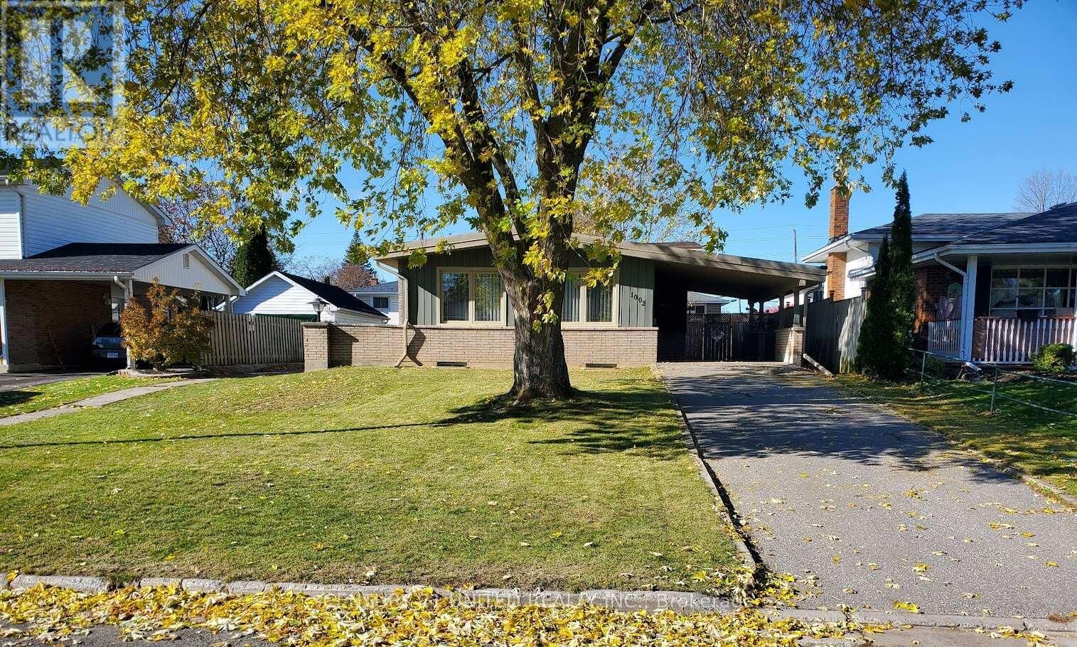 Photo de la propriété:  1002 Albany Court  ON K9J 1J2 