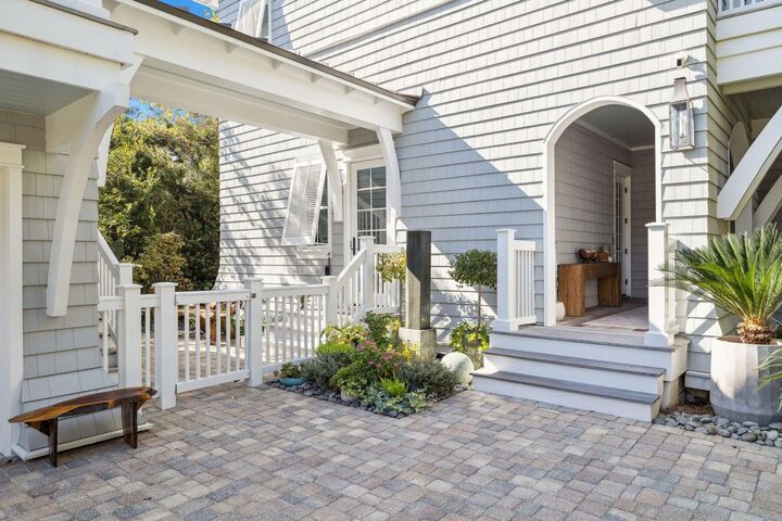 Property Photo: 15 Signal Court FL 32461