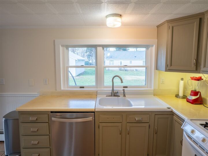 Property Photo: 11410 E Lake Road PA 16428