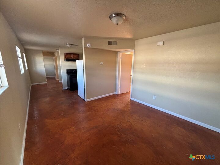Property Photo: 915 S 15th Street 915 TX 76522