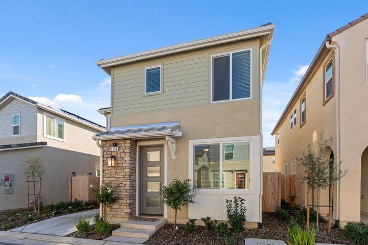 Property Photo:  1116 Elevations Way W  CA 93636 