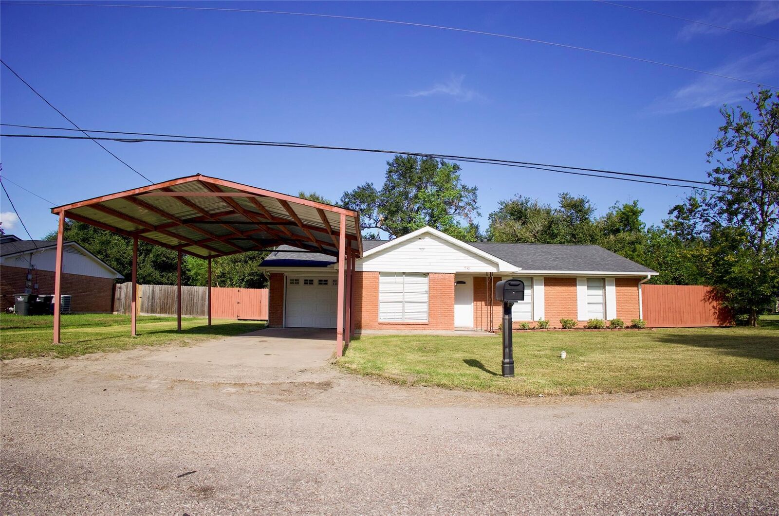 Property Photo:  716 Gubert Lane  TX 77511 